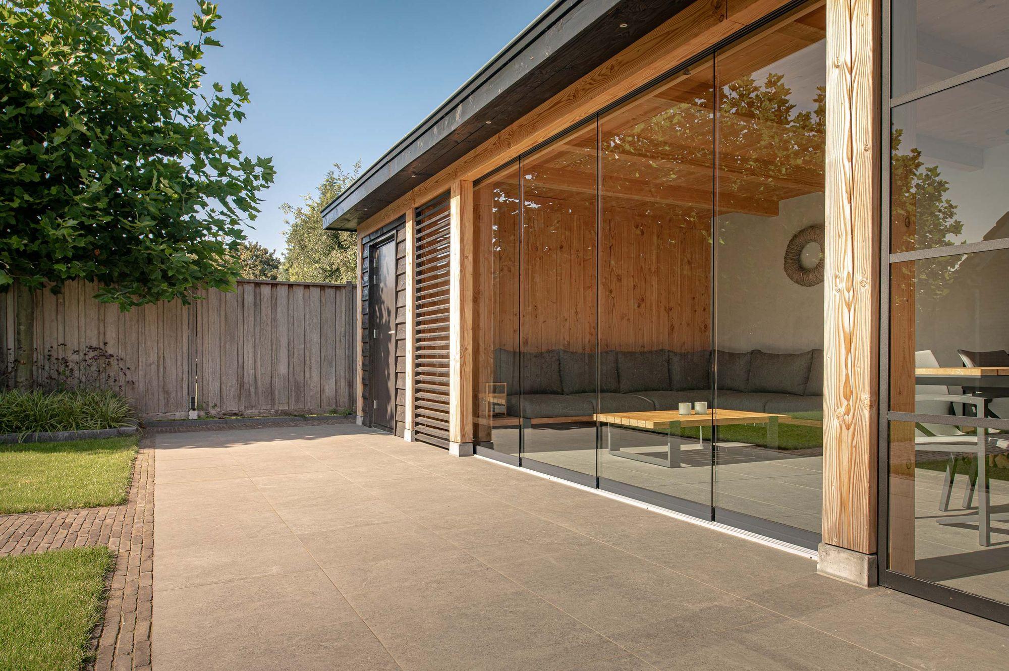 Tuinkamer met glazen schuifpui